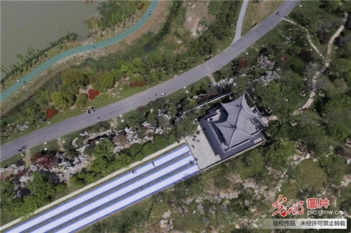 江蘇揚(yáng)州古運(yùn)河畔“長”出生態(tài)公園