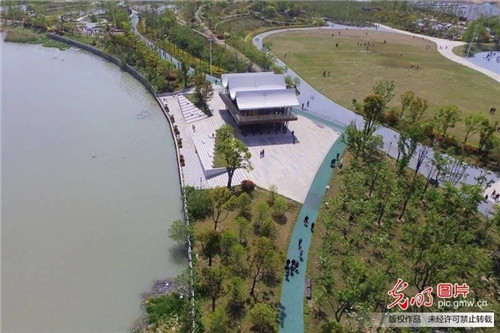 江蘇揚(yáng)州古運(yùn)河畔“長”出生態(tài)公園