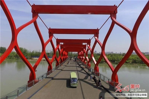 江蘇揚(yáng)州古運(yùn)河畔“長”出生態(tài)公園