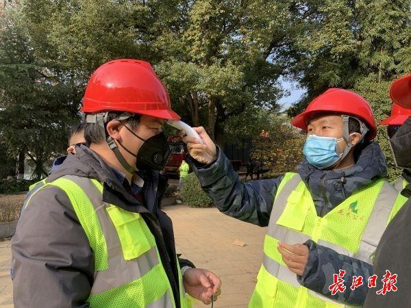 火神山醫(yī)院一半面積覆蓋花木，一天栽種完畢